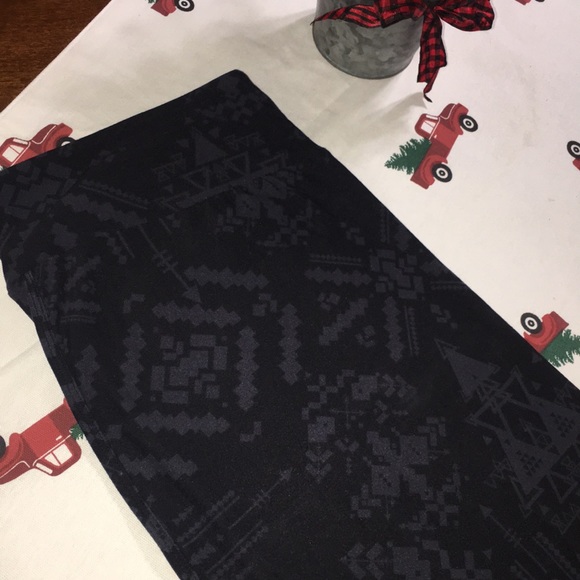 LuLaRoe Pants - 💥Price Firm💥BNWOT Tall and Curvy Lularoe Legging LuLaRoe Pants - 💥Price Firm💥BNWOT Tall and Curvy Lularoe Legging